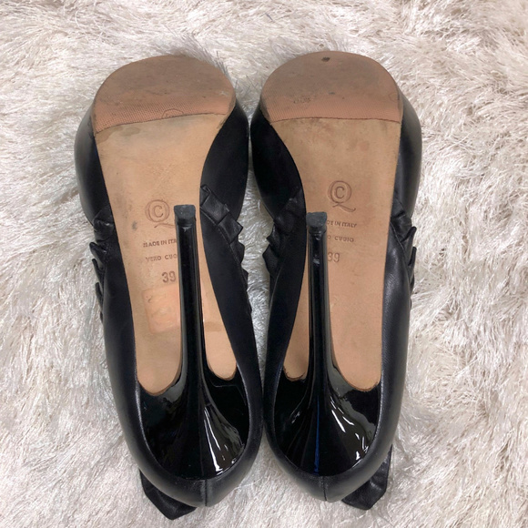 Alexander McQueen Black Ruffled Heels - Picture 5 of 7